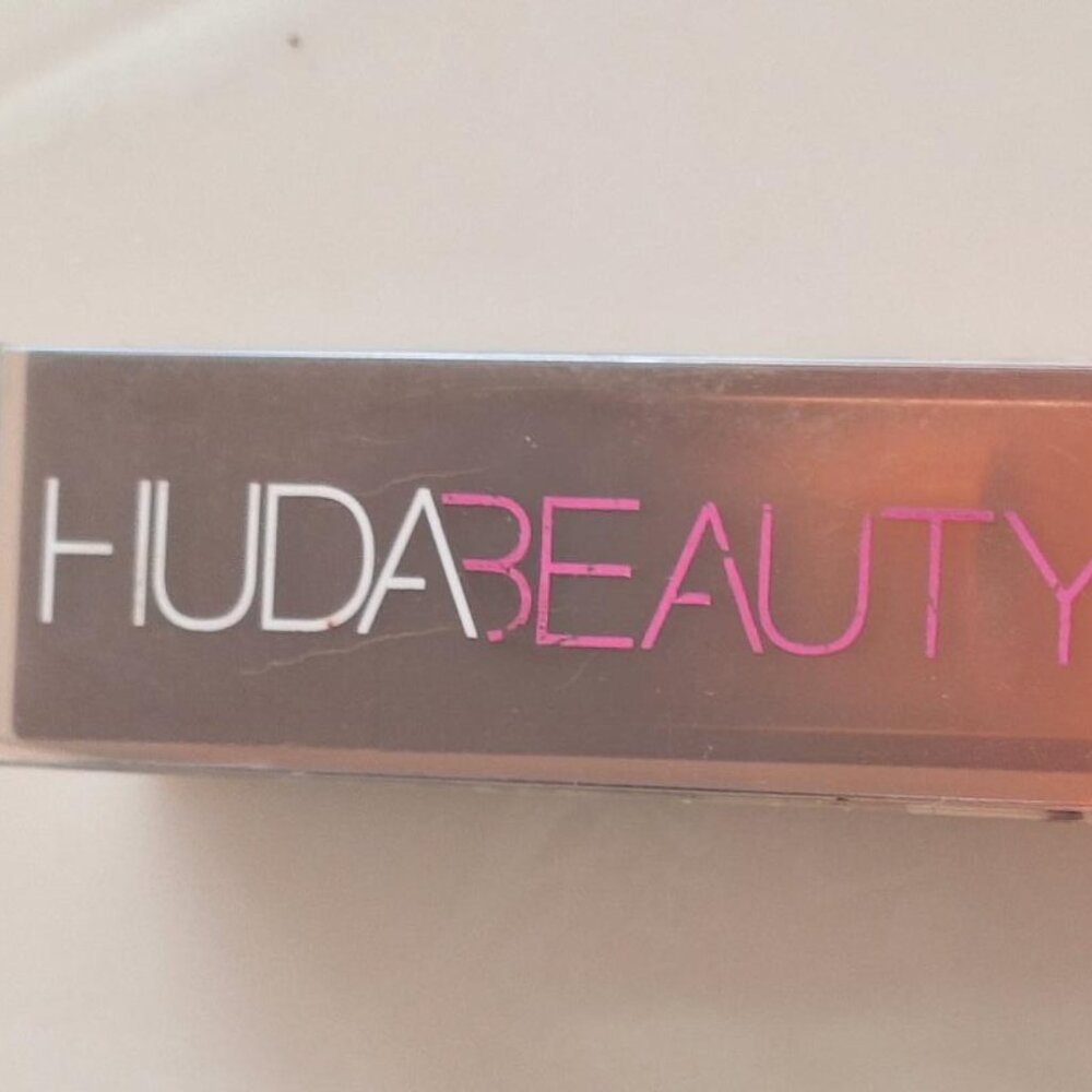 HUDA BEAUTY Power Bullet Cream Glow Hydrating Lipstick ANGEL Full Size - BNIB